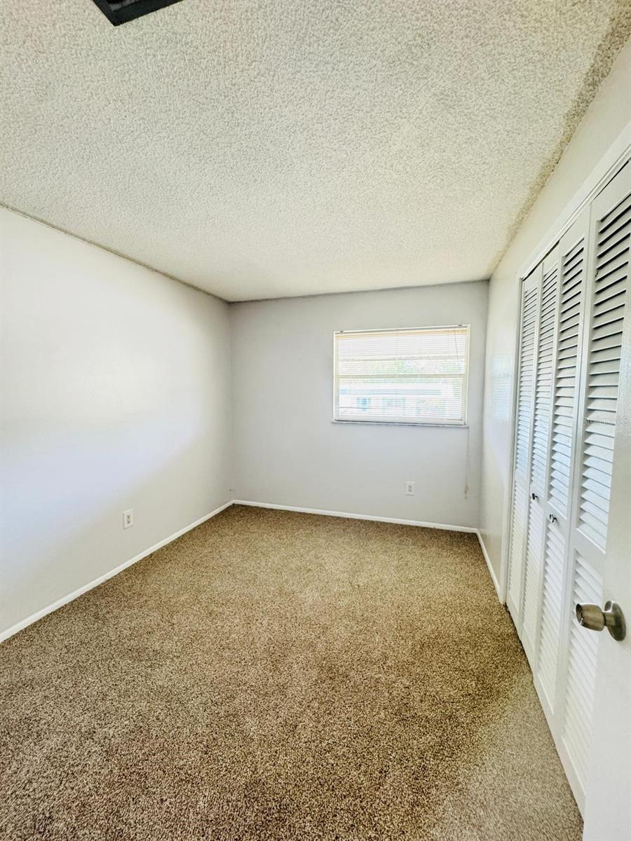 Listing photo id 23 for 2140 Devon Drive