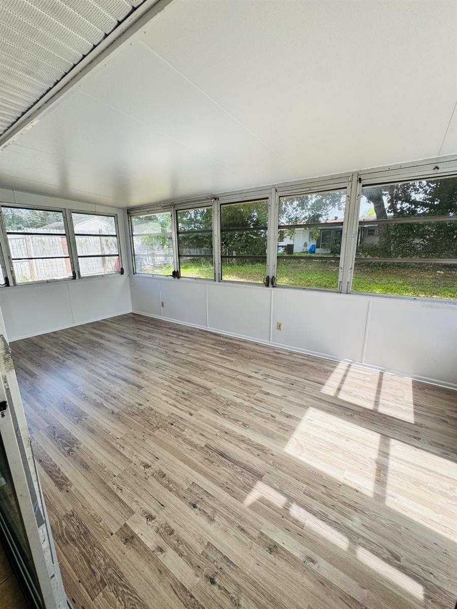 Listing photo id 24 for 2140 Devon Drive