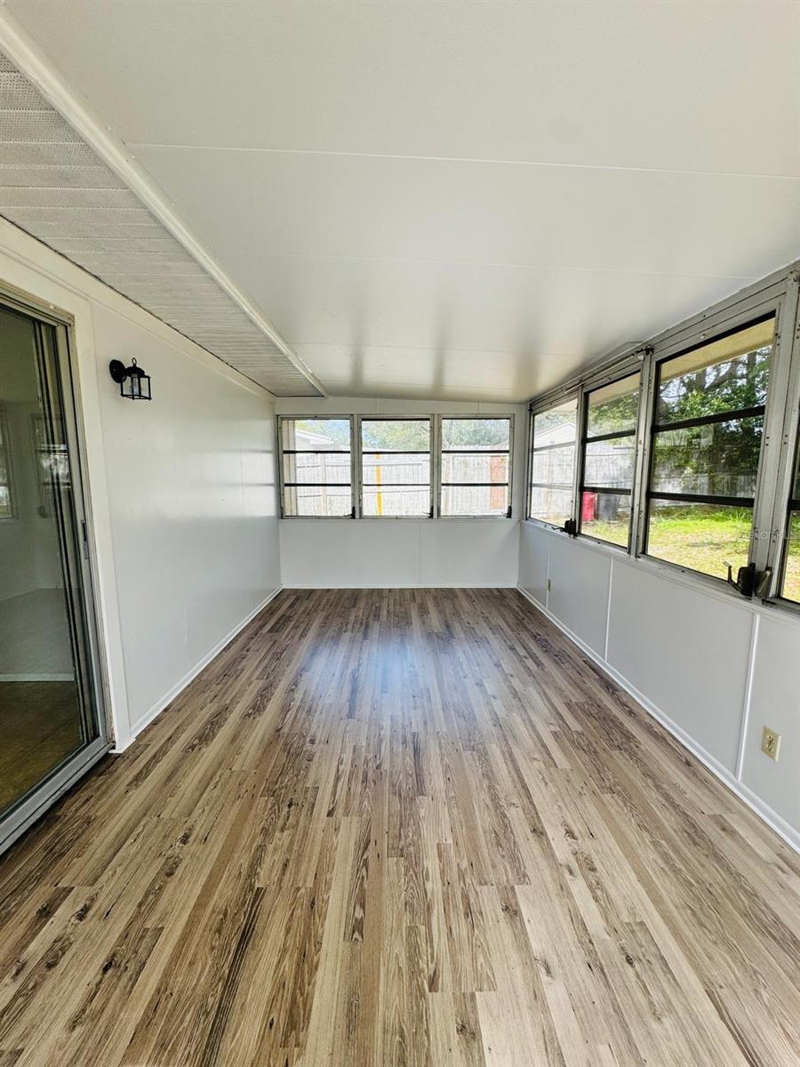 Listing photo id 25 for 2140 Devon Drive