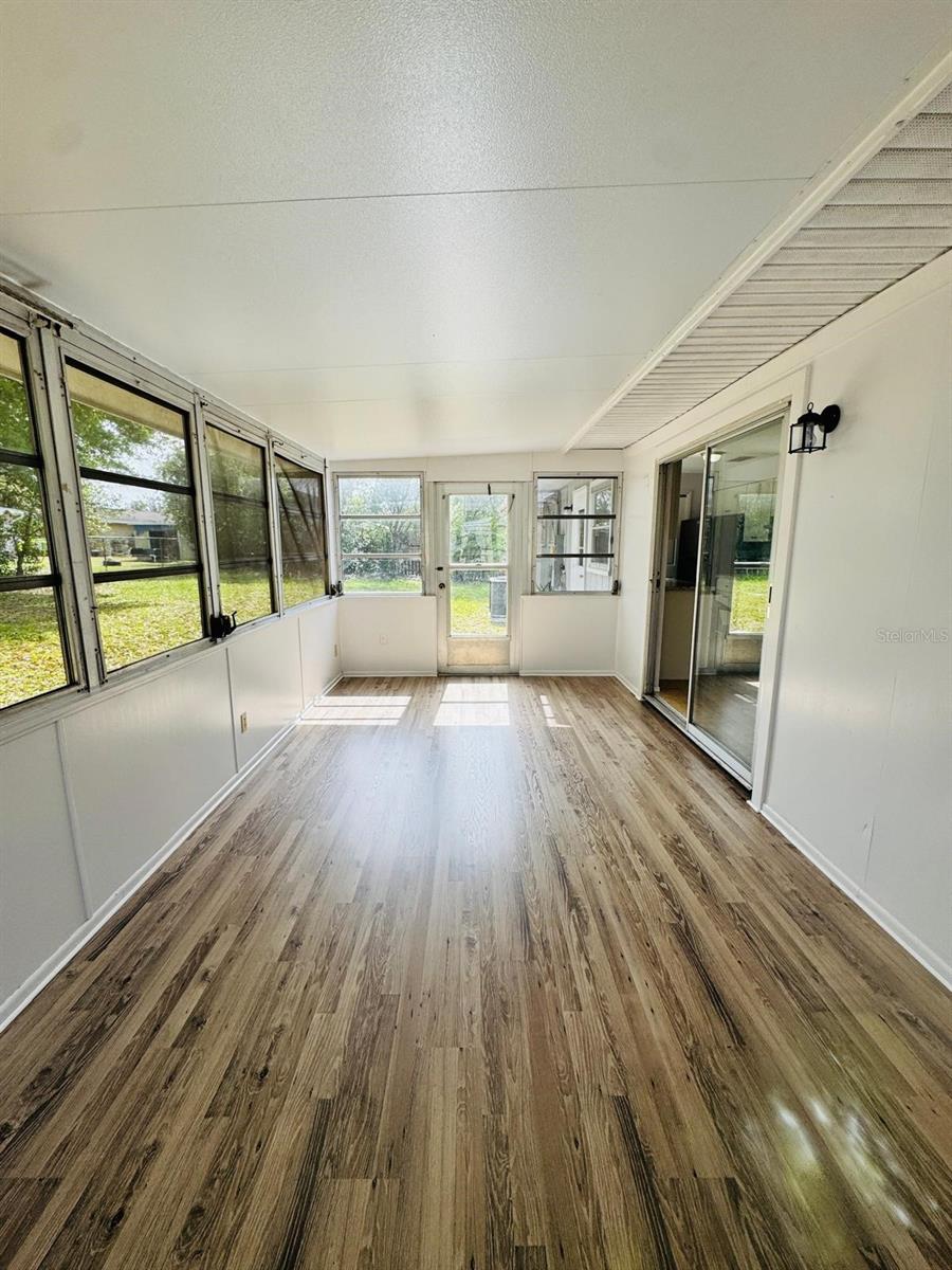 Listing photo id 26 for 2140 Devon Drive