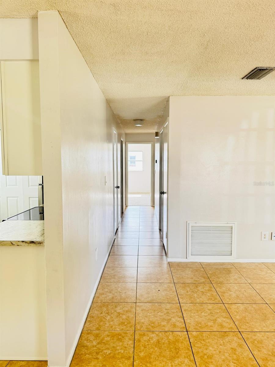 Listing photo id 4 for 2140 Devon Drive