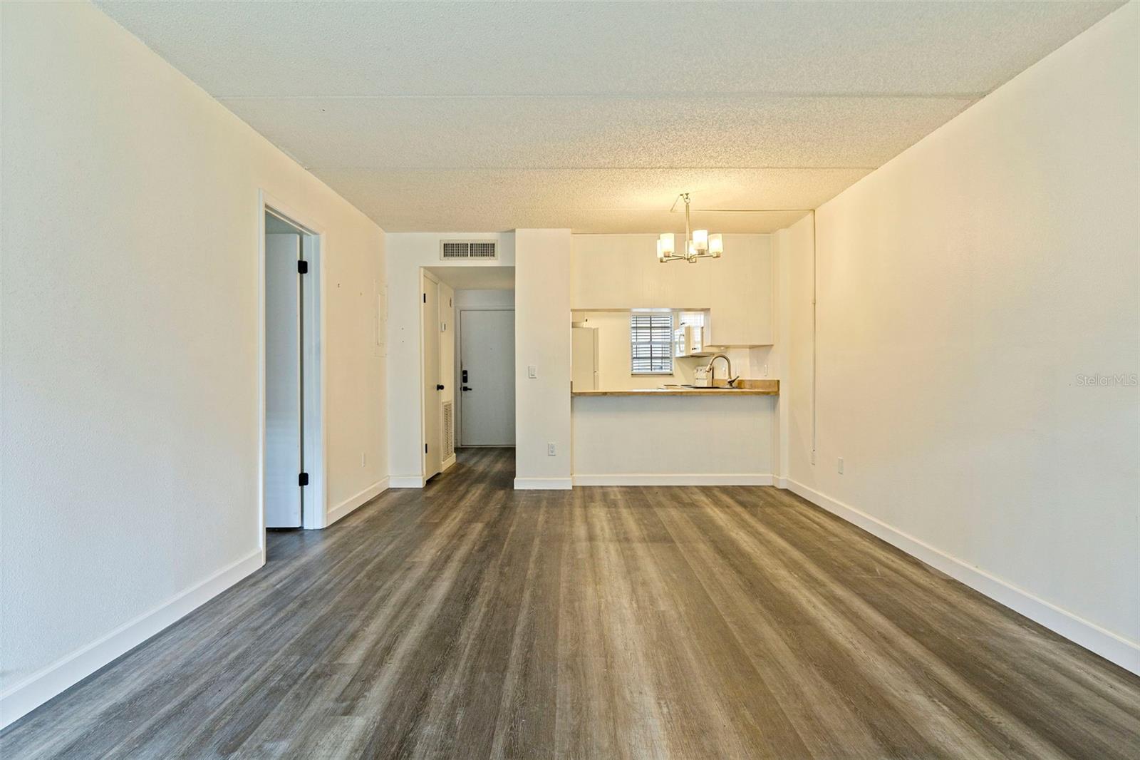 Image 13 of 33 For 3803 Oak Drive B21
