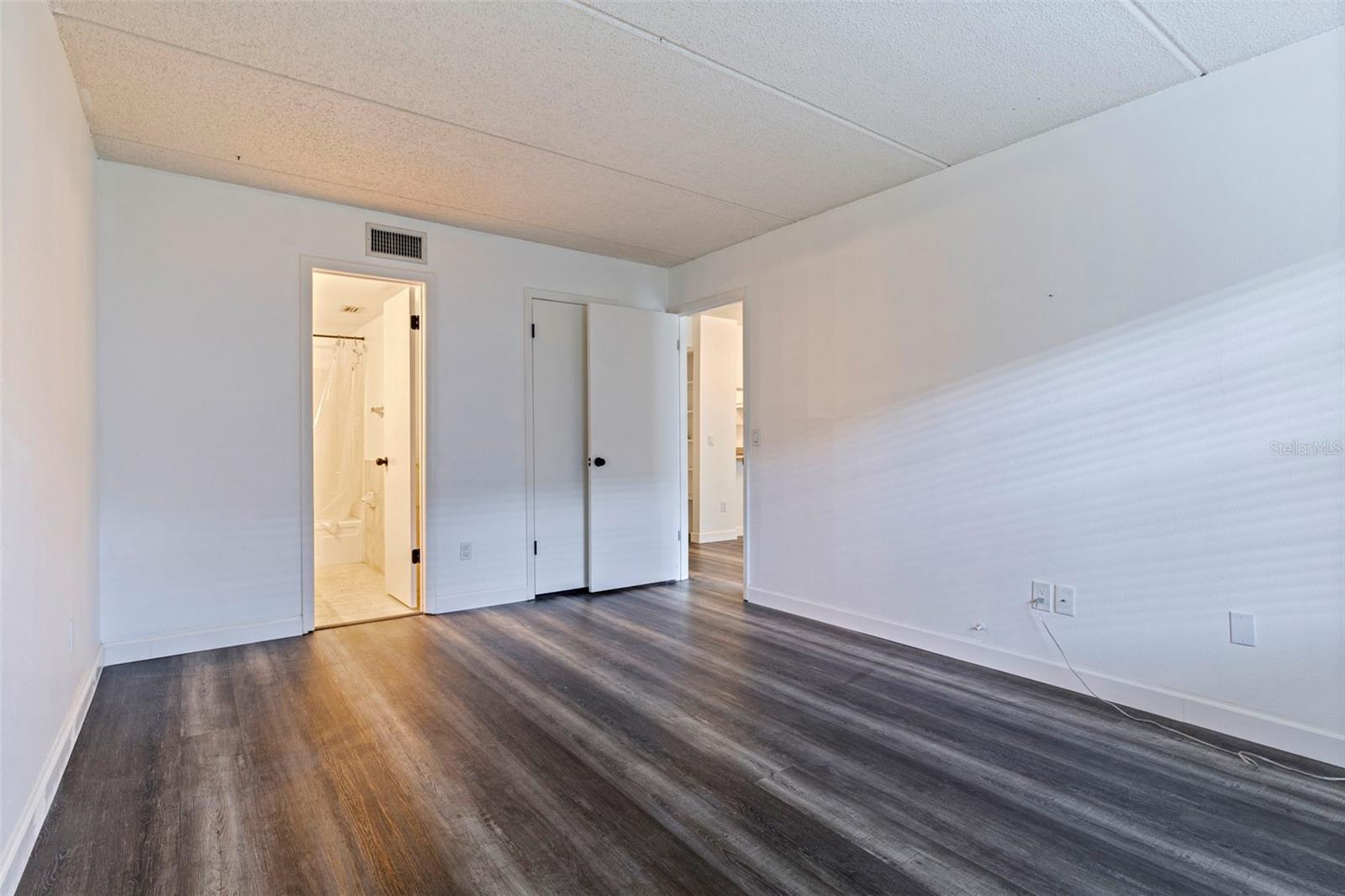 Image 15 of 33 For 3803 Oak Drive B21