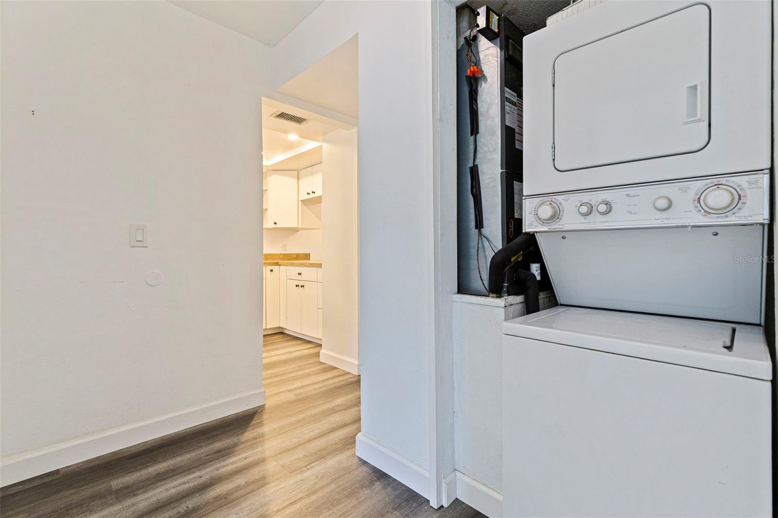 Image 20 of 33 For 3803 Oak Drive B21