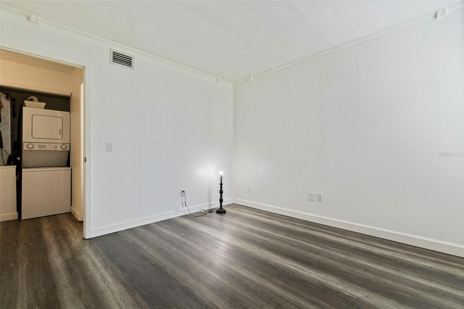 Image 22 of 33 For 3803 Oak Drive B21