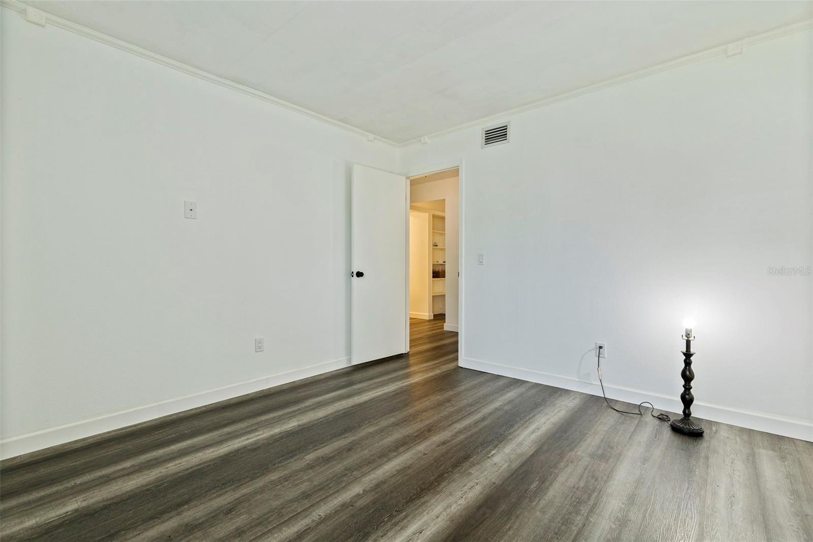 Image 23 of 33 For 3803 Oak Drive B21