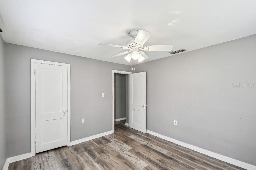 Image 10 of 18 For 1550 Ridgewood Avenue