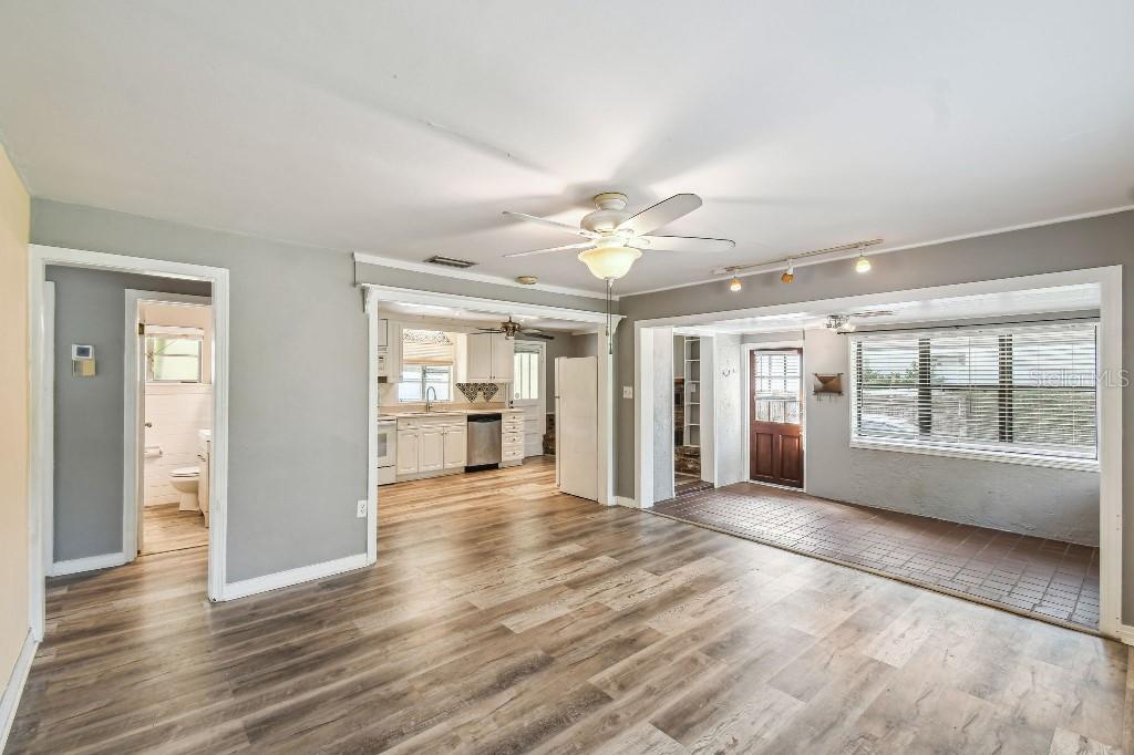 Image 4 of 18 For 1550 Ridgewood Avenue