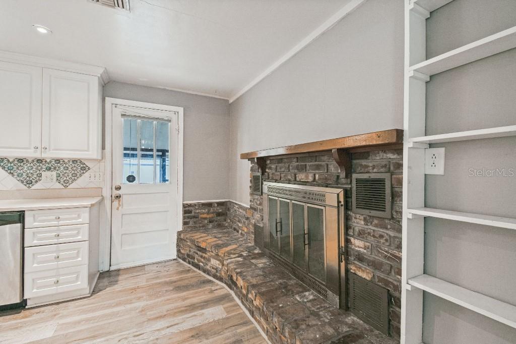 Image 6 of 18 For 1550 Ridgewood Avenue