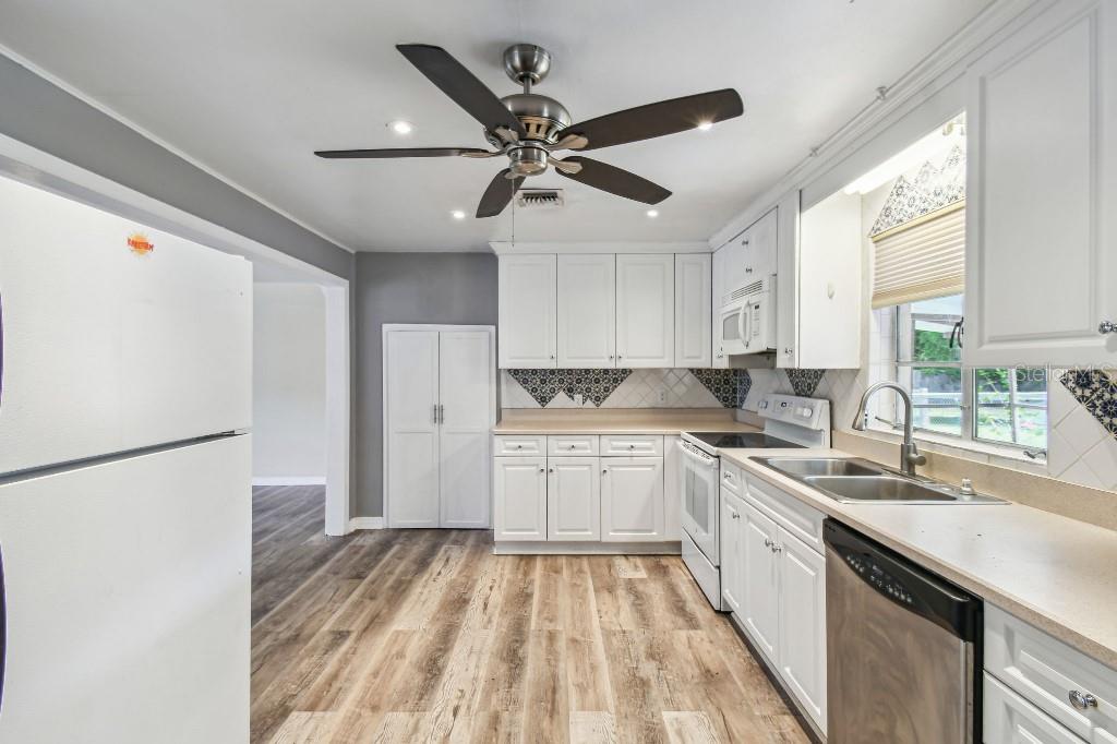 Image 7 of 18 For 1550 Ridgewood Avenue