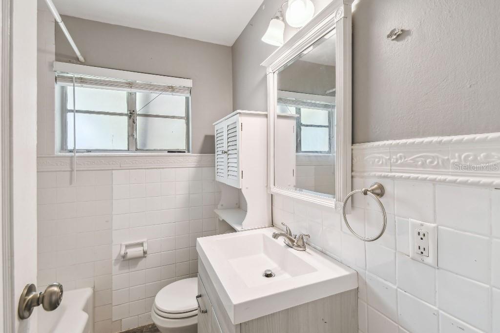 Image 8 of 18 For 1550 Ridgewood Avenue