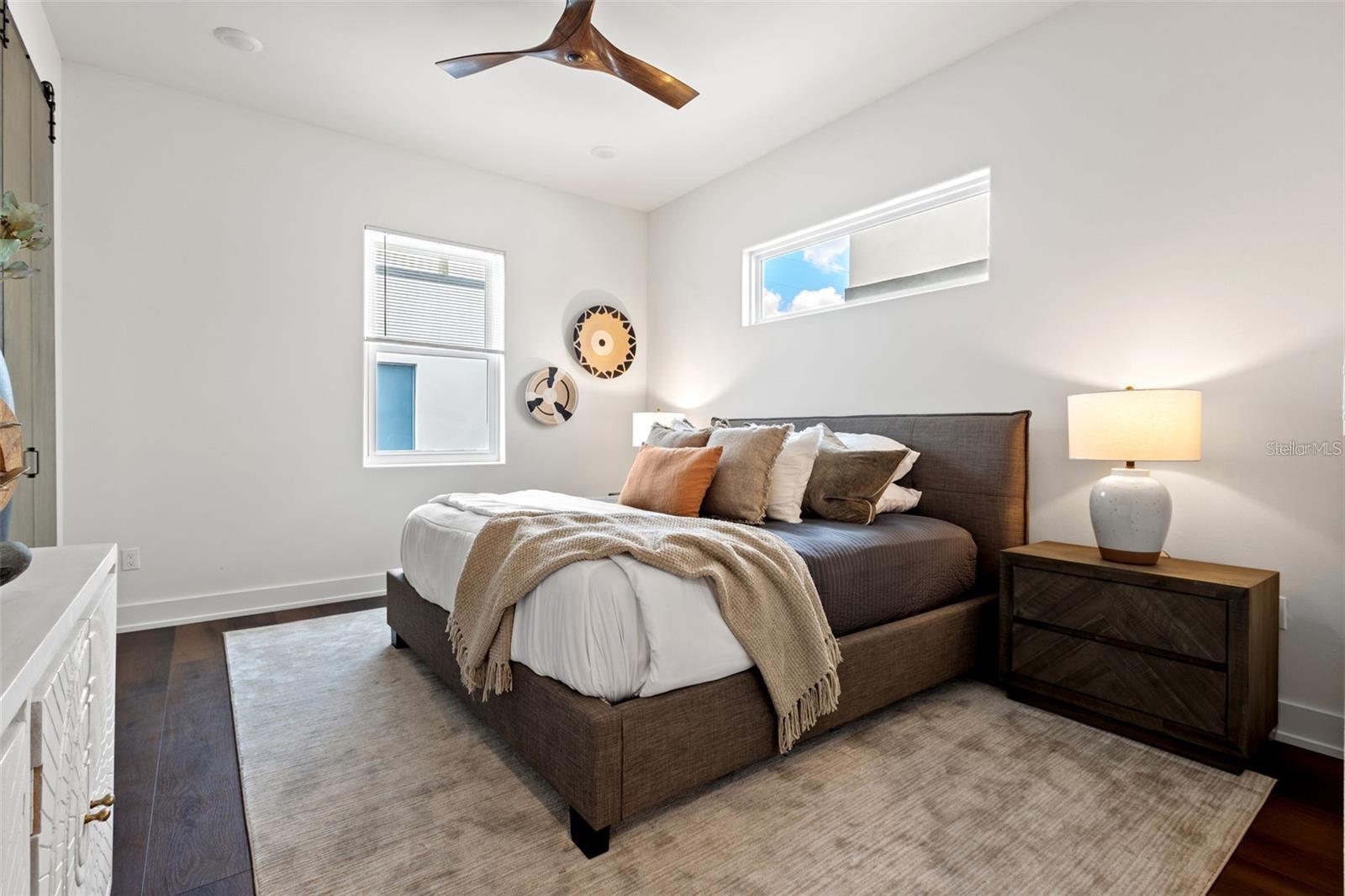 Listing photo id 10 for 3021 1st Avenue S A