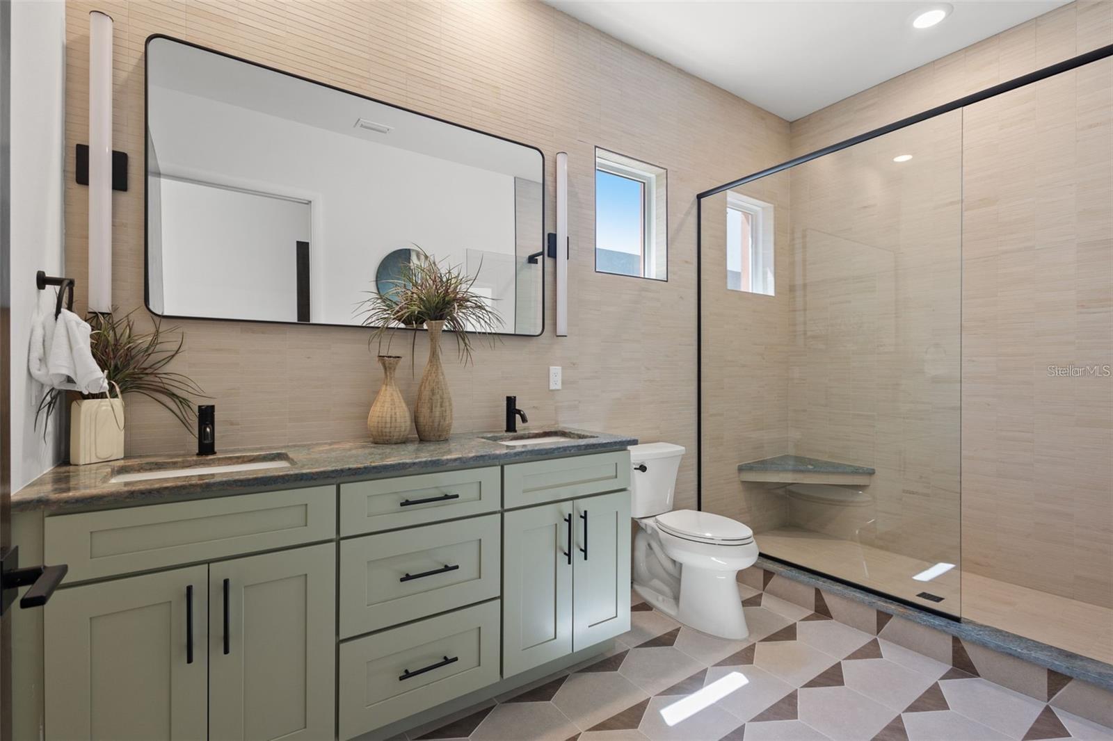 Listing photo id 12 for 3021 1st Avenue S A
