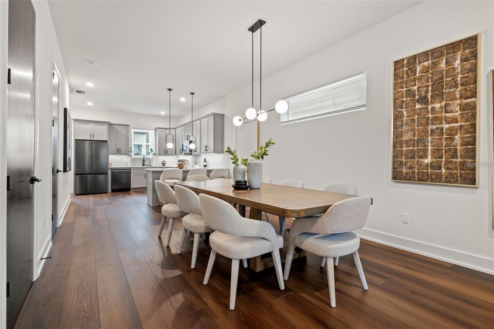 Listing photo id 2 for 3021 1st Avenue S A