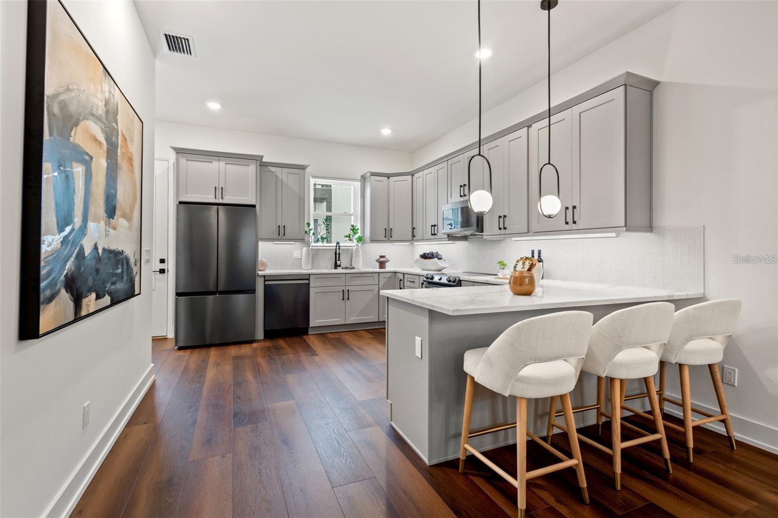 Listing photo id 3 for 3021 1st Avenue S A