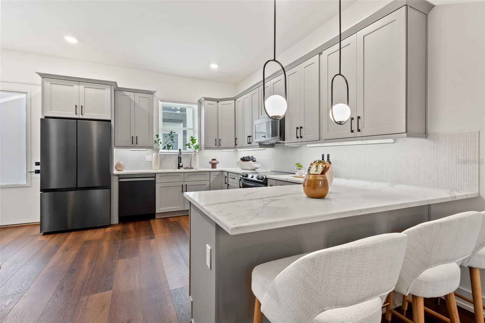 Listing photo id 4 for 3021 1st Avenue S A