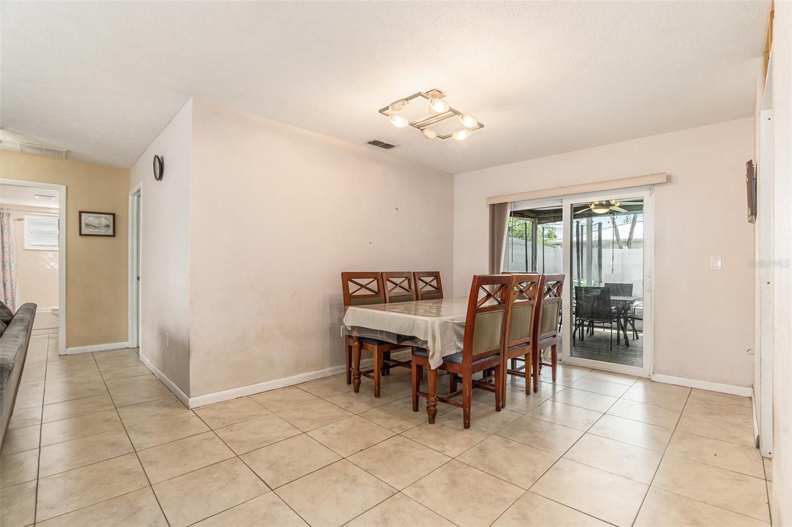 Image 14 of 30 For 7426 Cay Drive