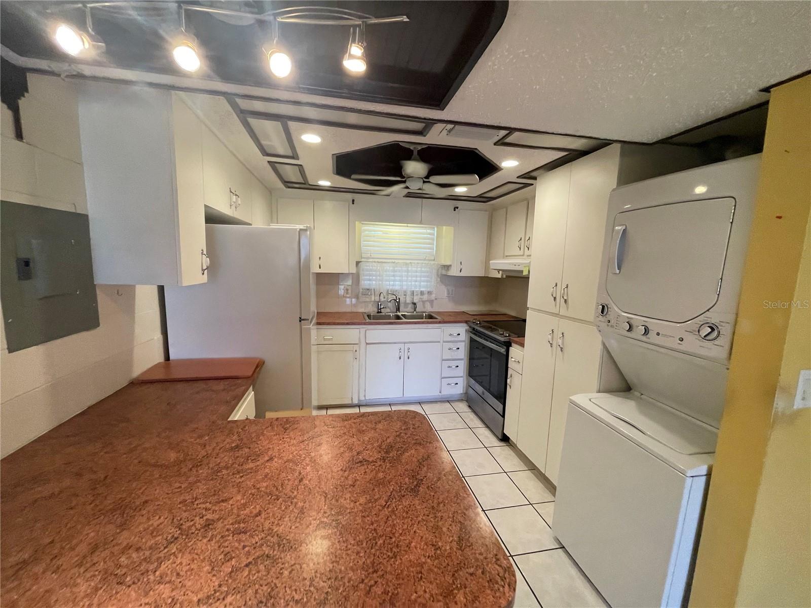 Image 3 of 16 For 122 Kings Avenue 101