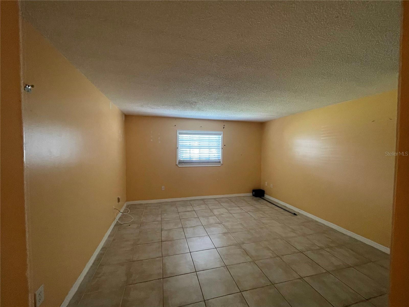 Image 5 of 16 For 122 Kings Avenue 101