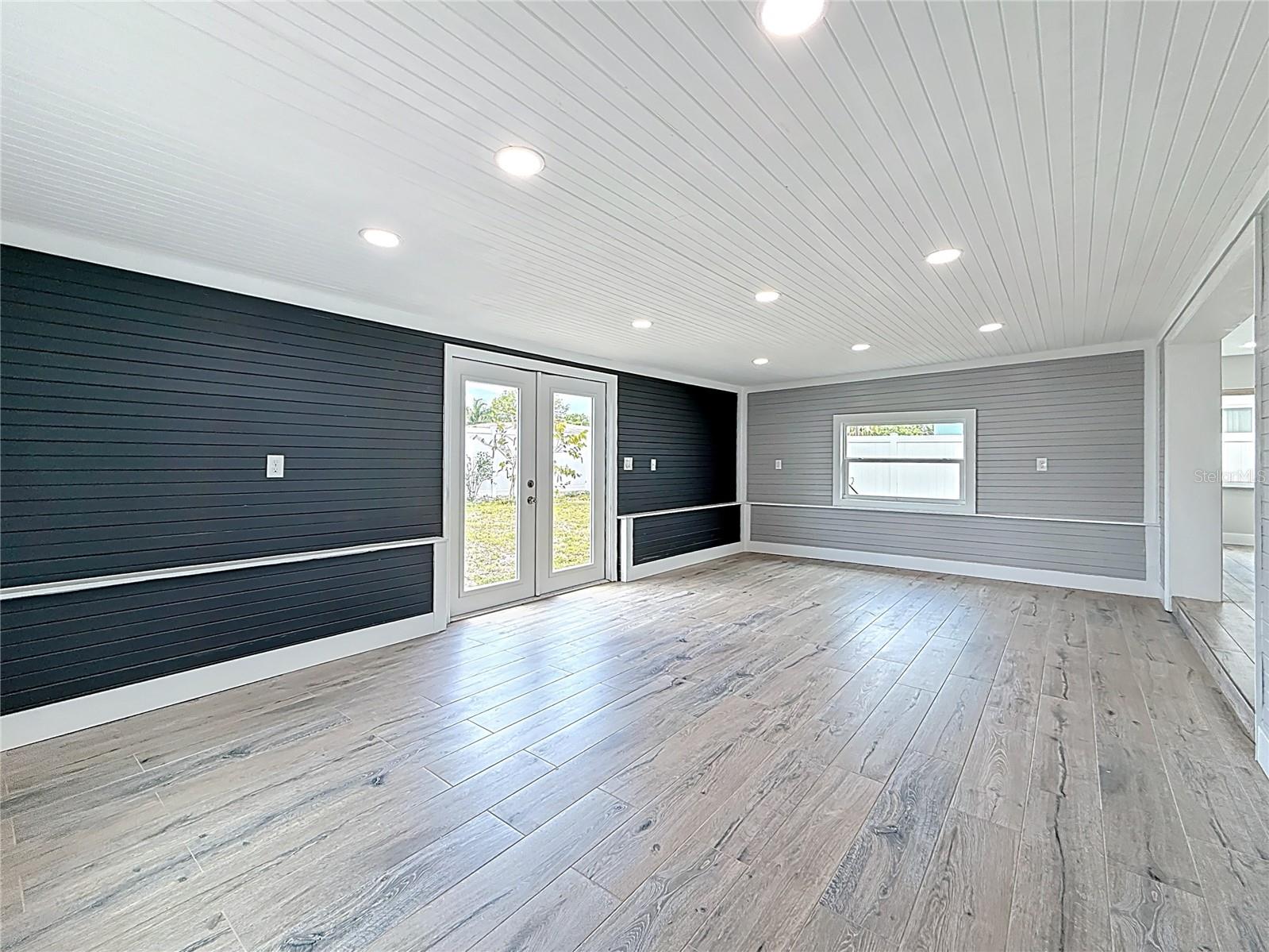 Image 21 of 43 For 6780 31st Avenue N