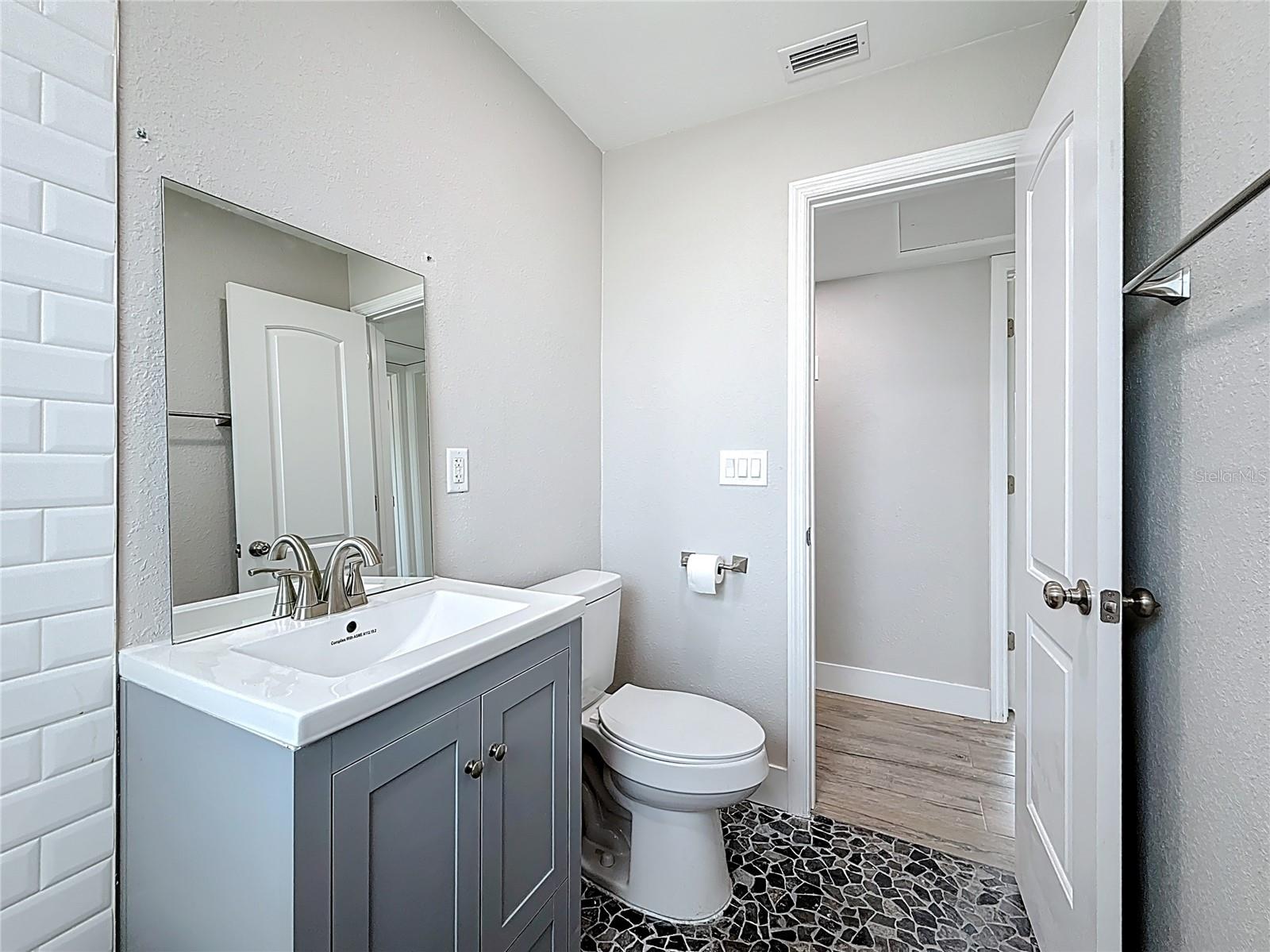 Image 34 of 43 For 6780 31st Avenue N