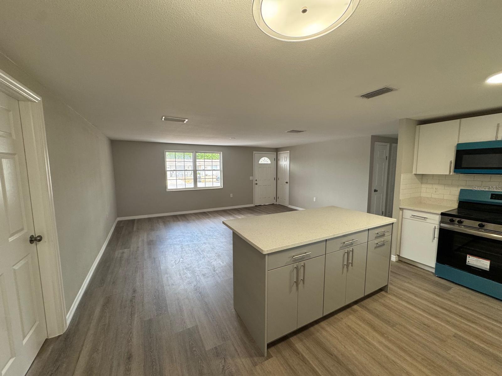 Image 9 of 38 For 12801 College Hill Drive