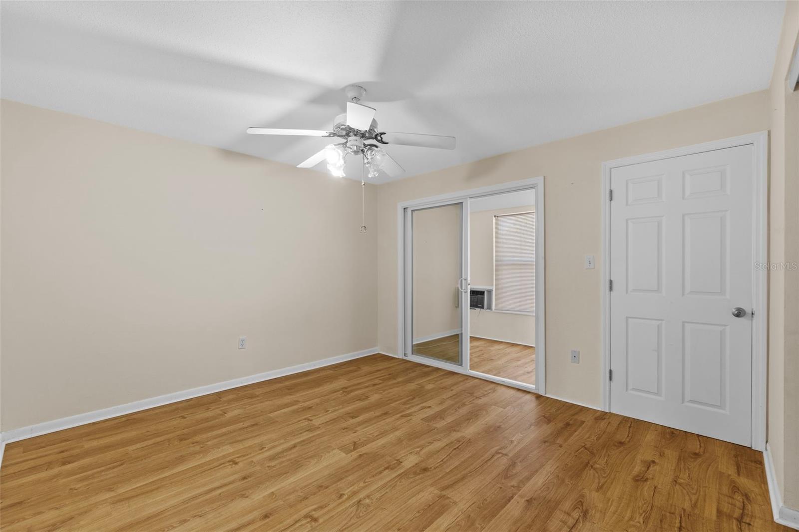 Image 18 of 33 For 2366 Shelley Street 7