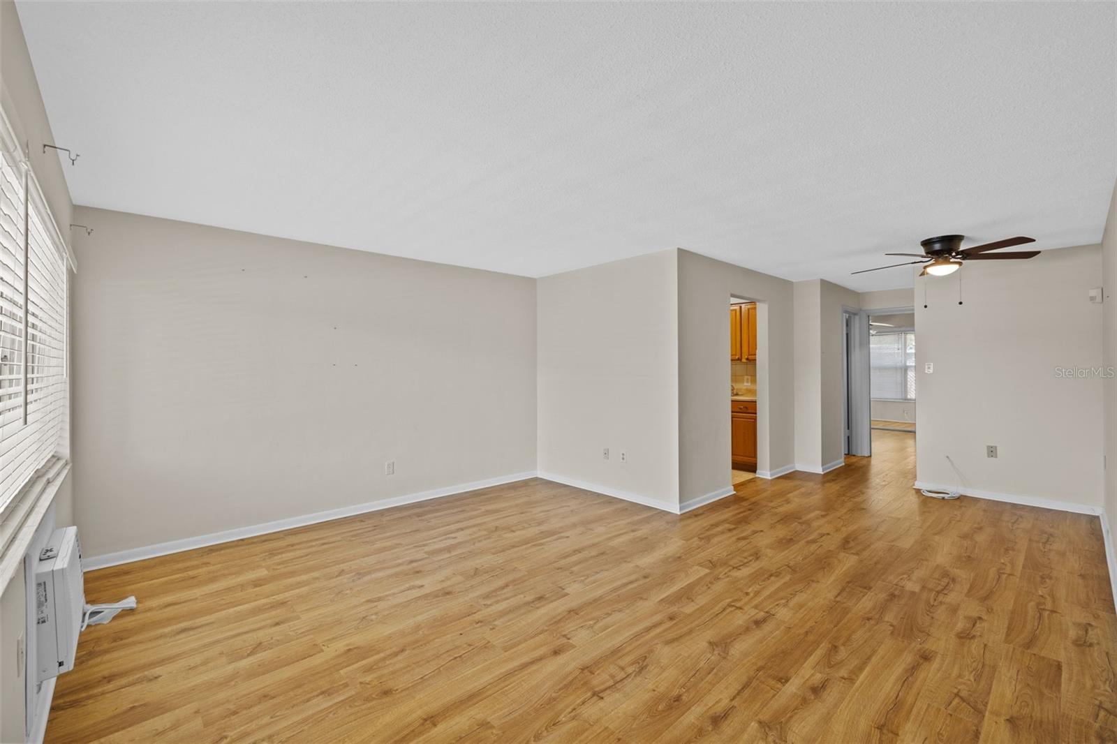 Image 4 of 33 For 2366 Shelley Street 7