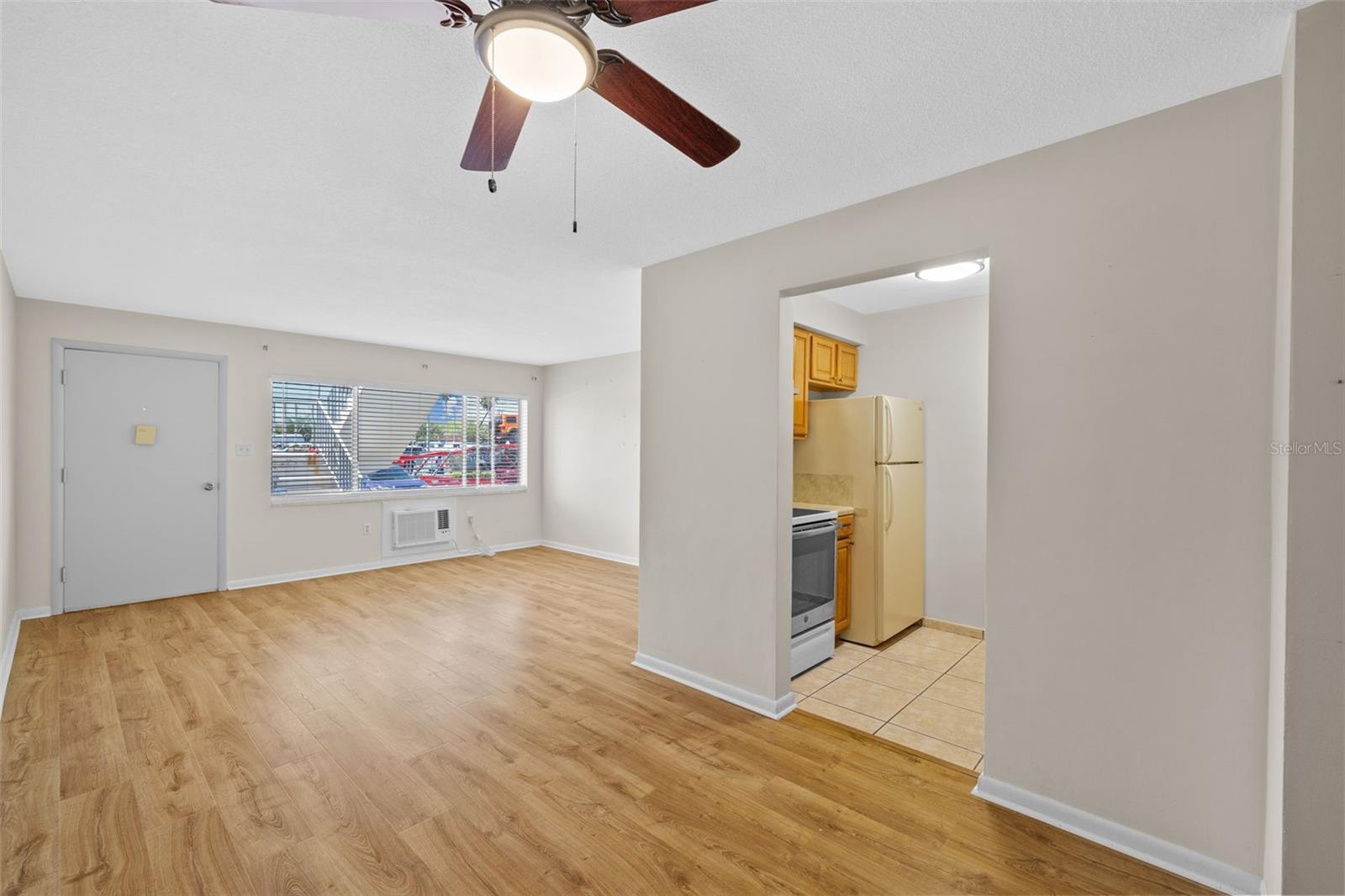 Image 7 of 33 For 2366 Shelley Street 7
