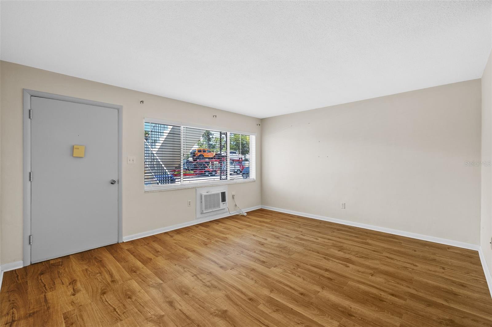 Image 8 of 33 For 2366 Shelley Street 7