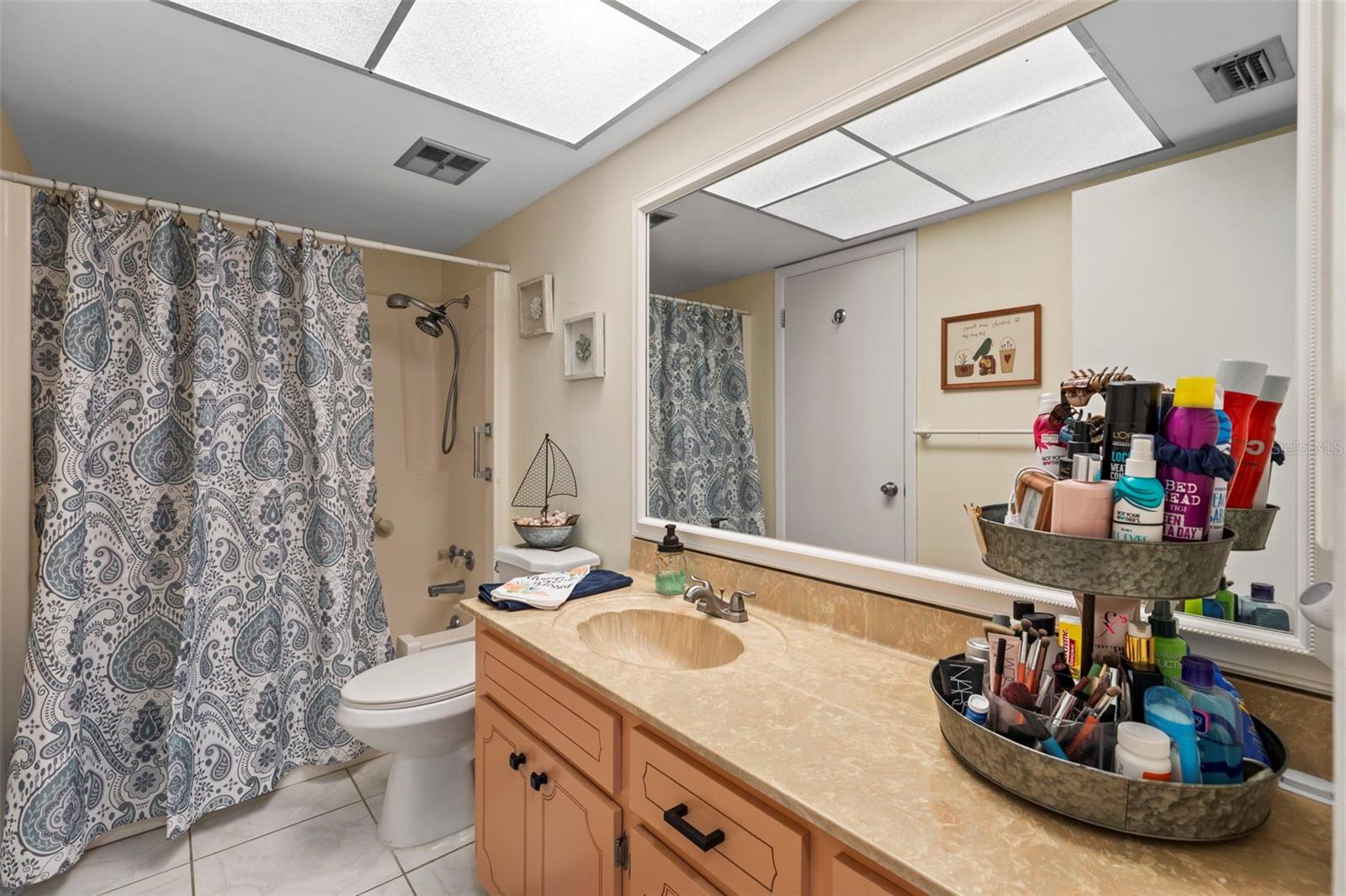 Image 15 of 34 For 2735 Sherbrooke Lane D