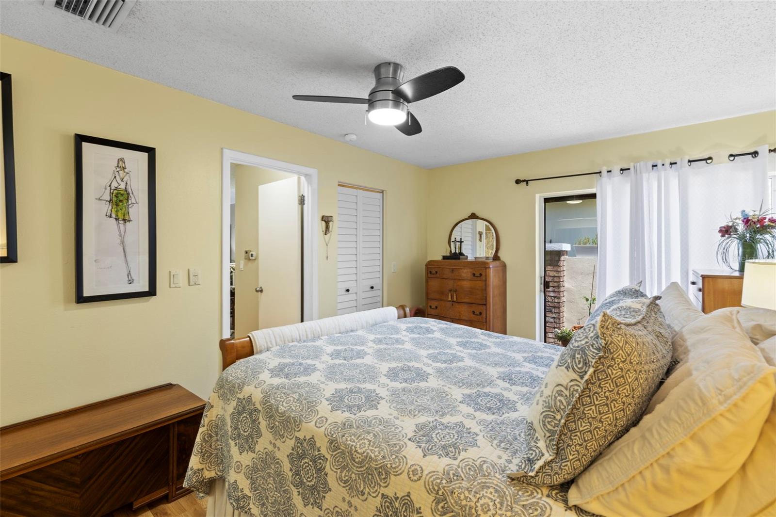 Image 16 of 34 For 2735 Sherbrooke Lane D