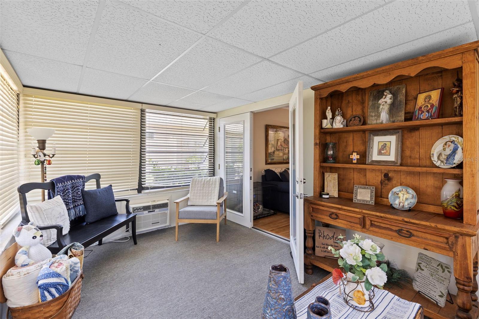 Image 4 of 34 For 2735 Sherbrooke Lane D