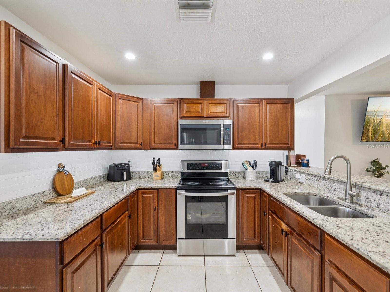 Image 3 of 54 For 232 Emerald Lane