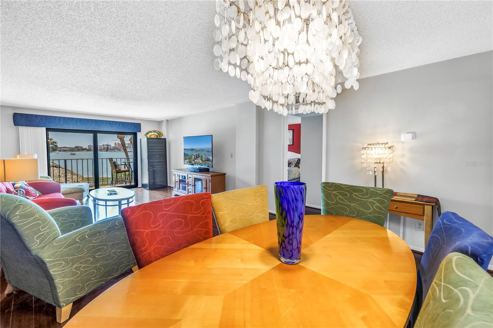 Image 11 of 66 For 650 Island Way 204