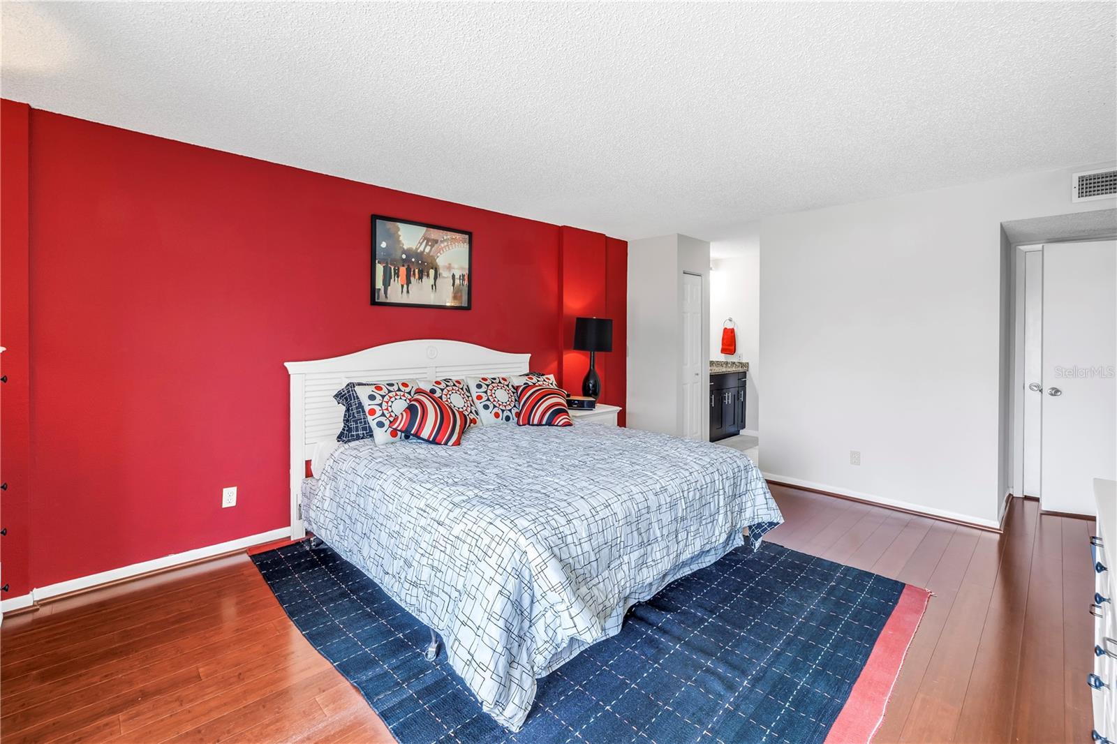 Image 22 of 66 For 650 Island Way 204