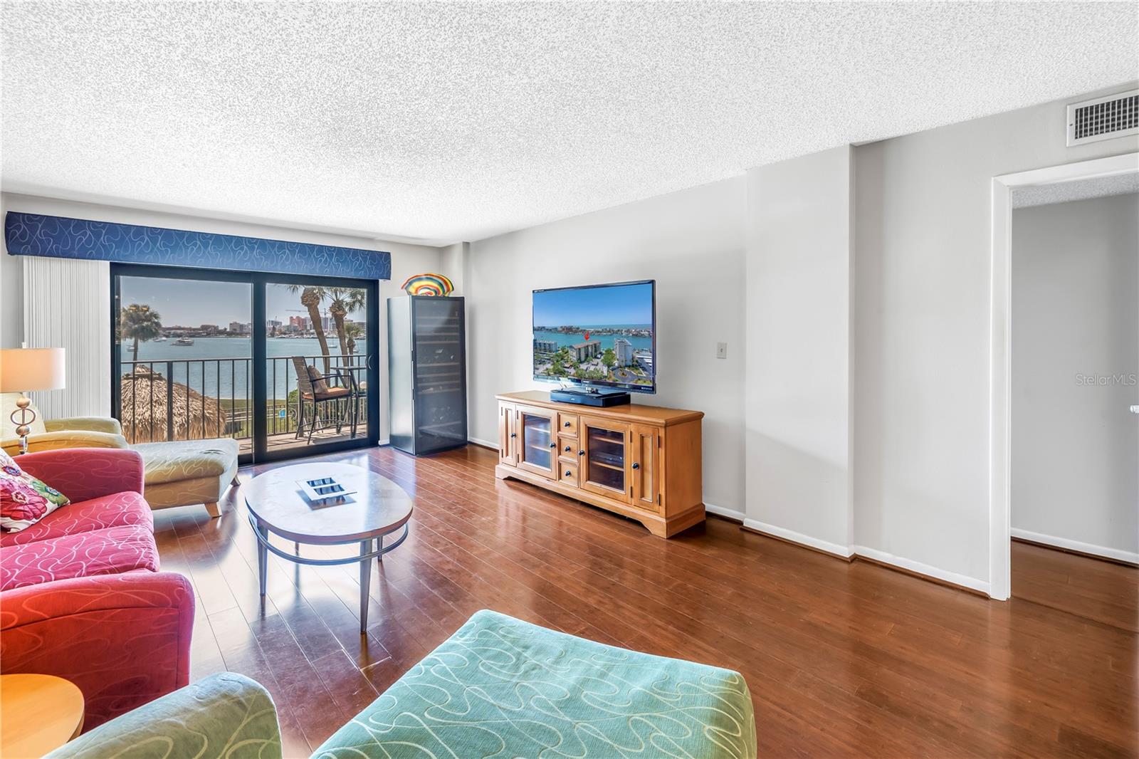 Image 5 of 66 For 650 Island Way 204