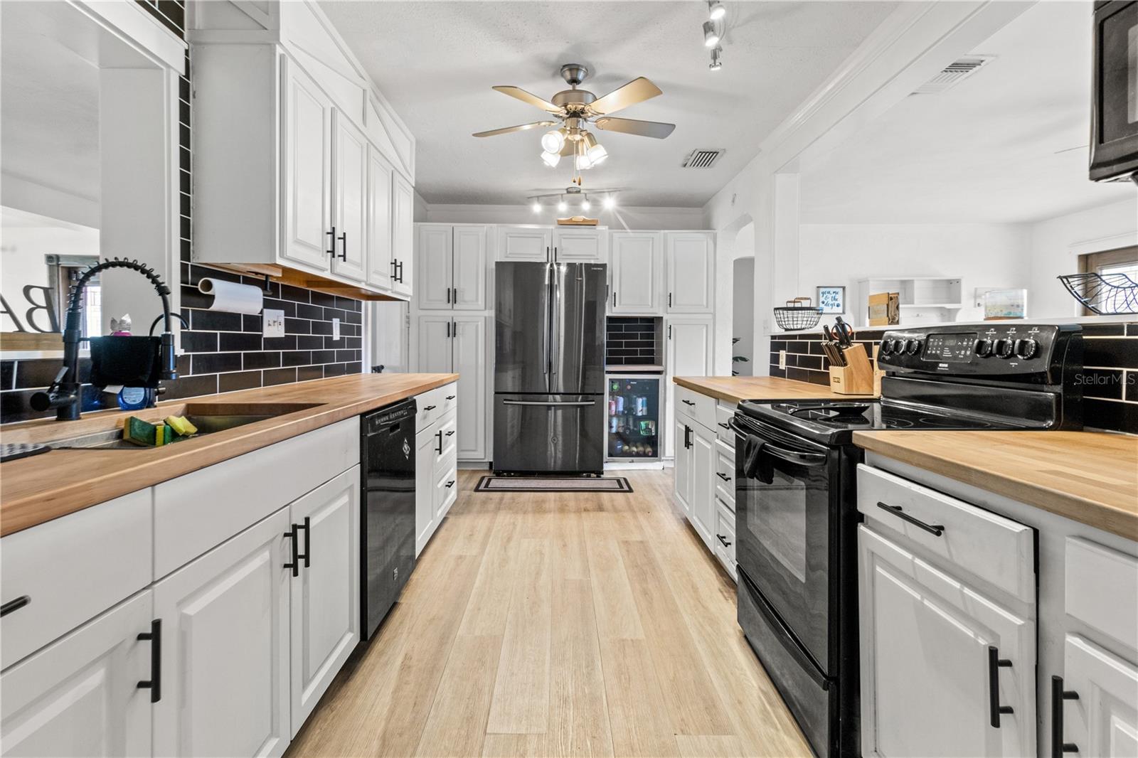 Image 4 of 30 For 220 62nd Street N
