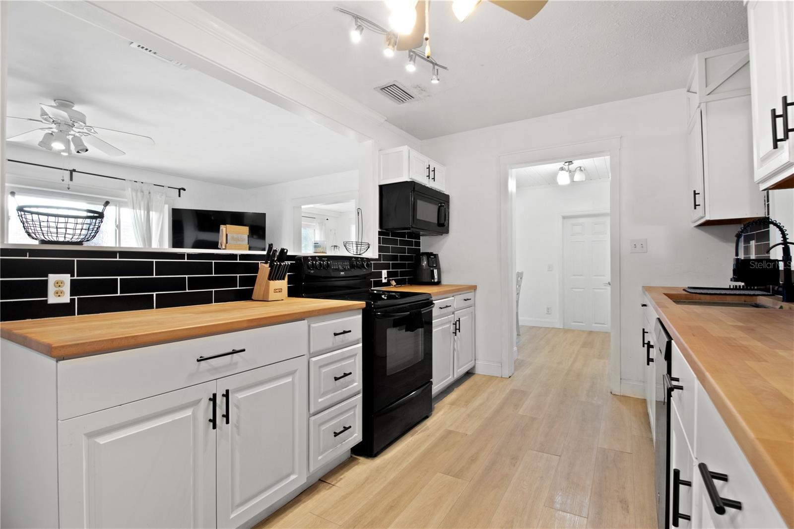 Image 5 of 30 For 220 62nd Street N