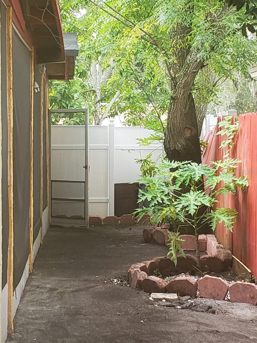 Image 11 of 14 For 7212 Armenia Avenue