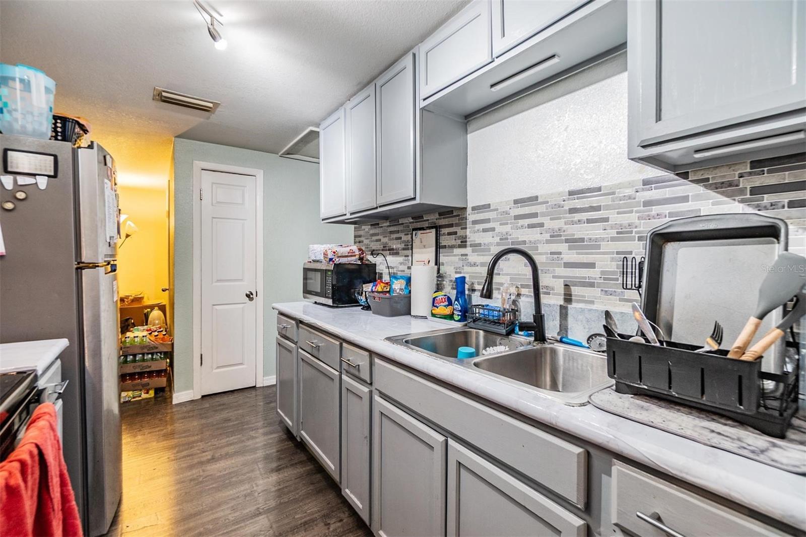 Image 10 of 23 For 4019 Clifton Street