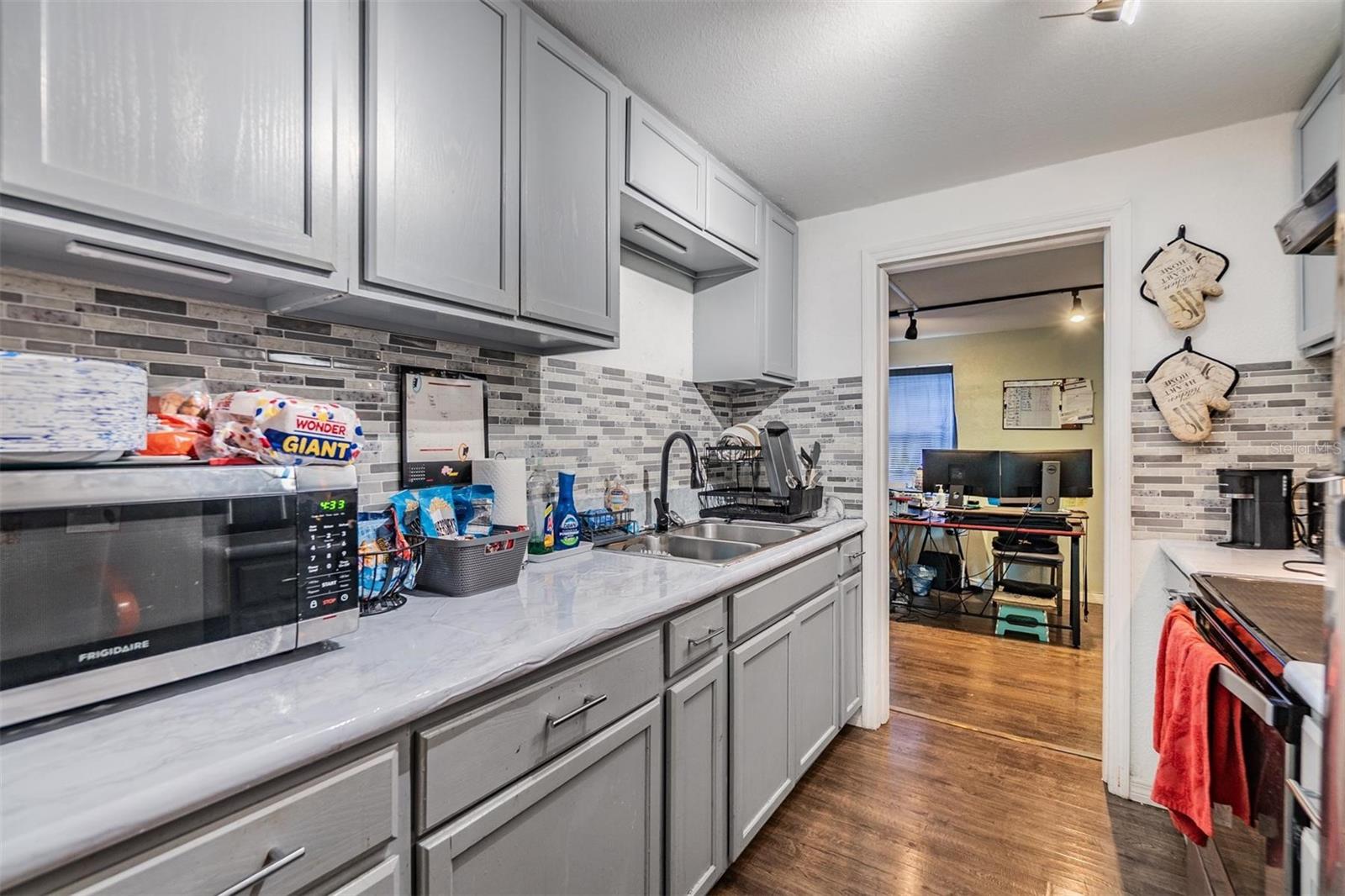 Image 12 of 23 For 4019 Clifton Street