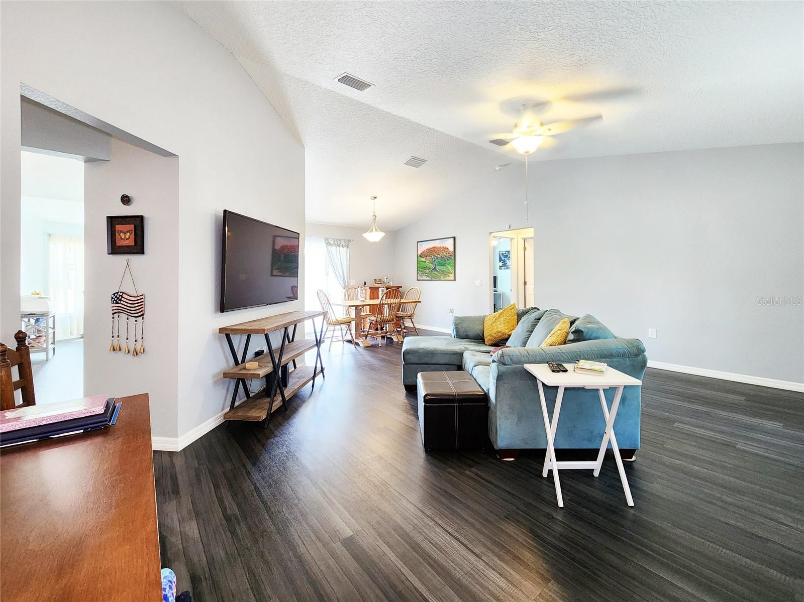 Image 6 of 50 For 8442 Pinewood Avenue