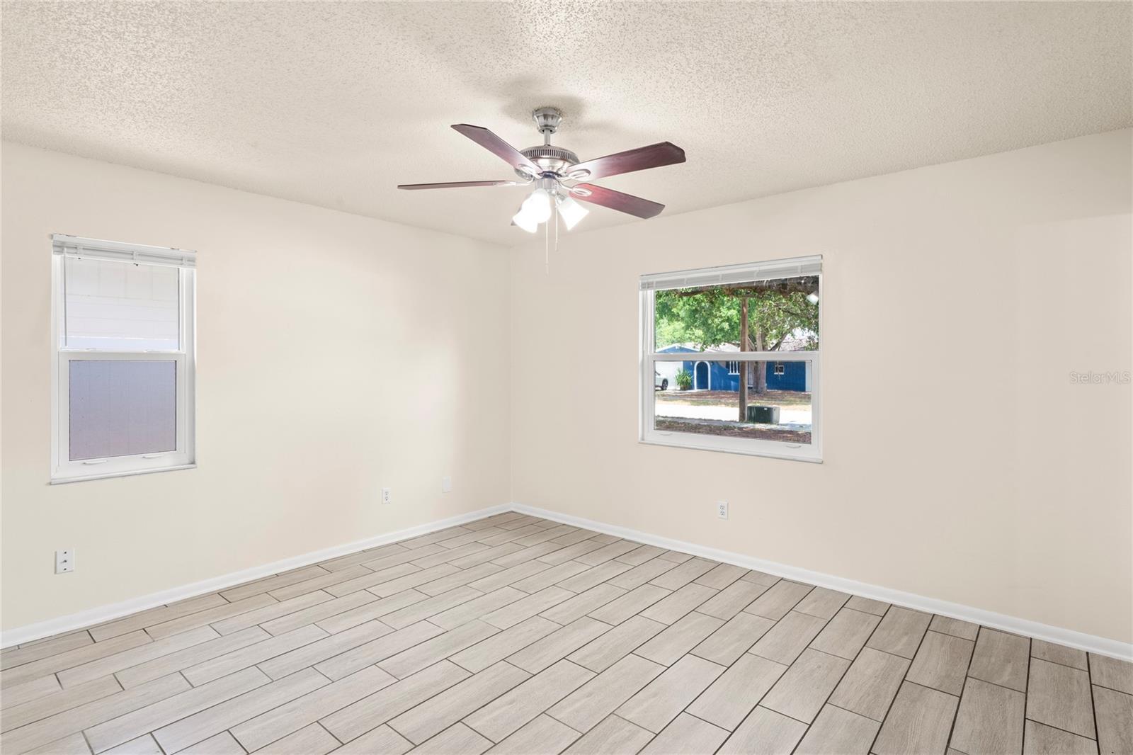 Image 12 of 27 For 2207 Valleybrook Avenue