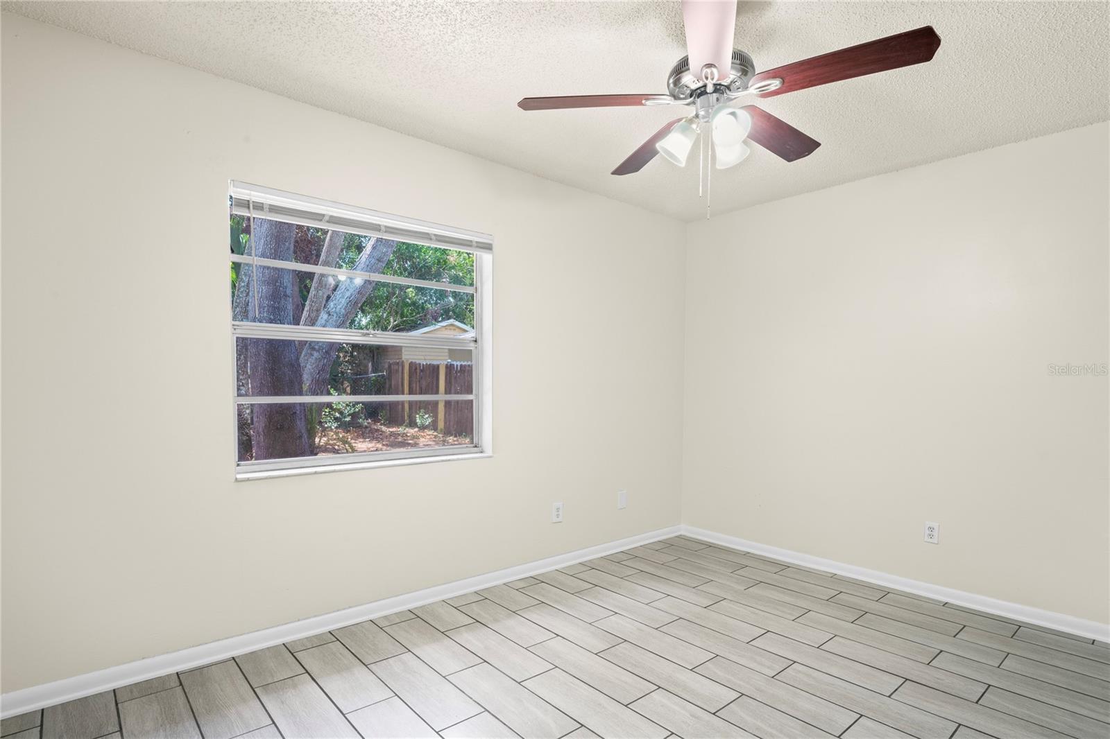 Image 15 of 27 For 2207 Valleybrook Avenue