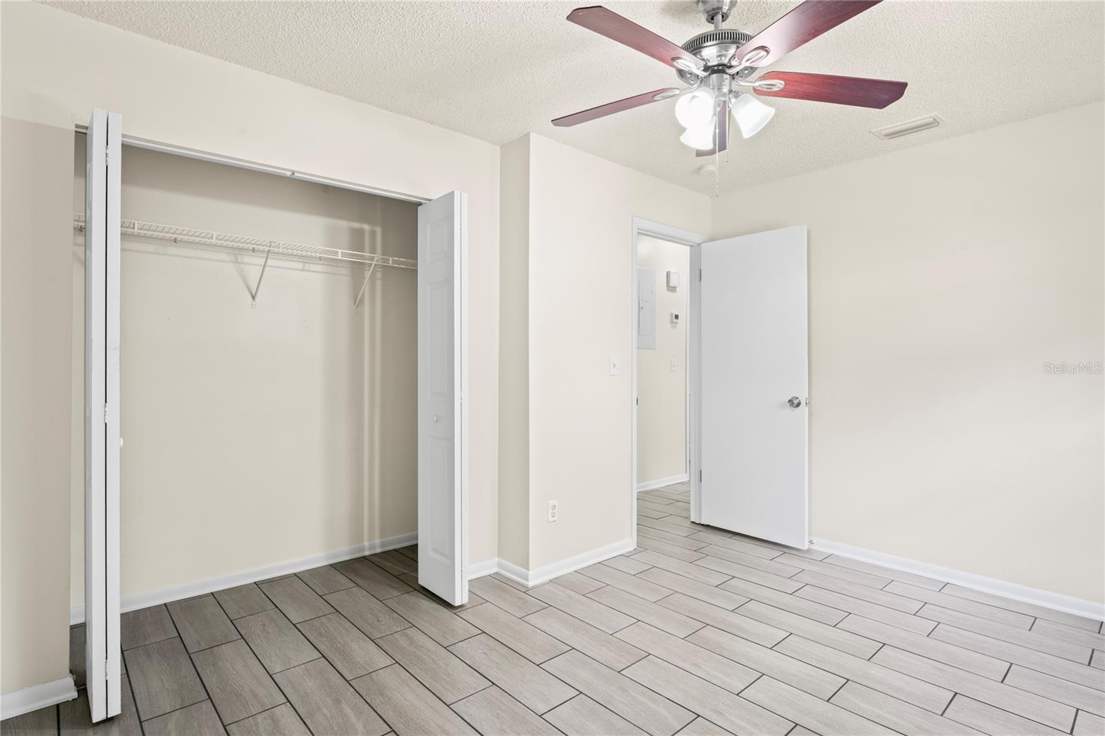 Image 16 of 27 For 2207 Valleybrook Avenue