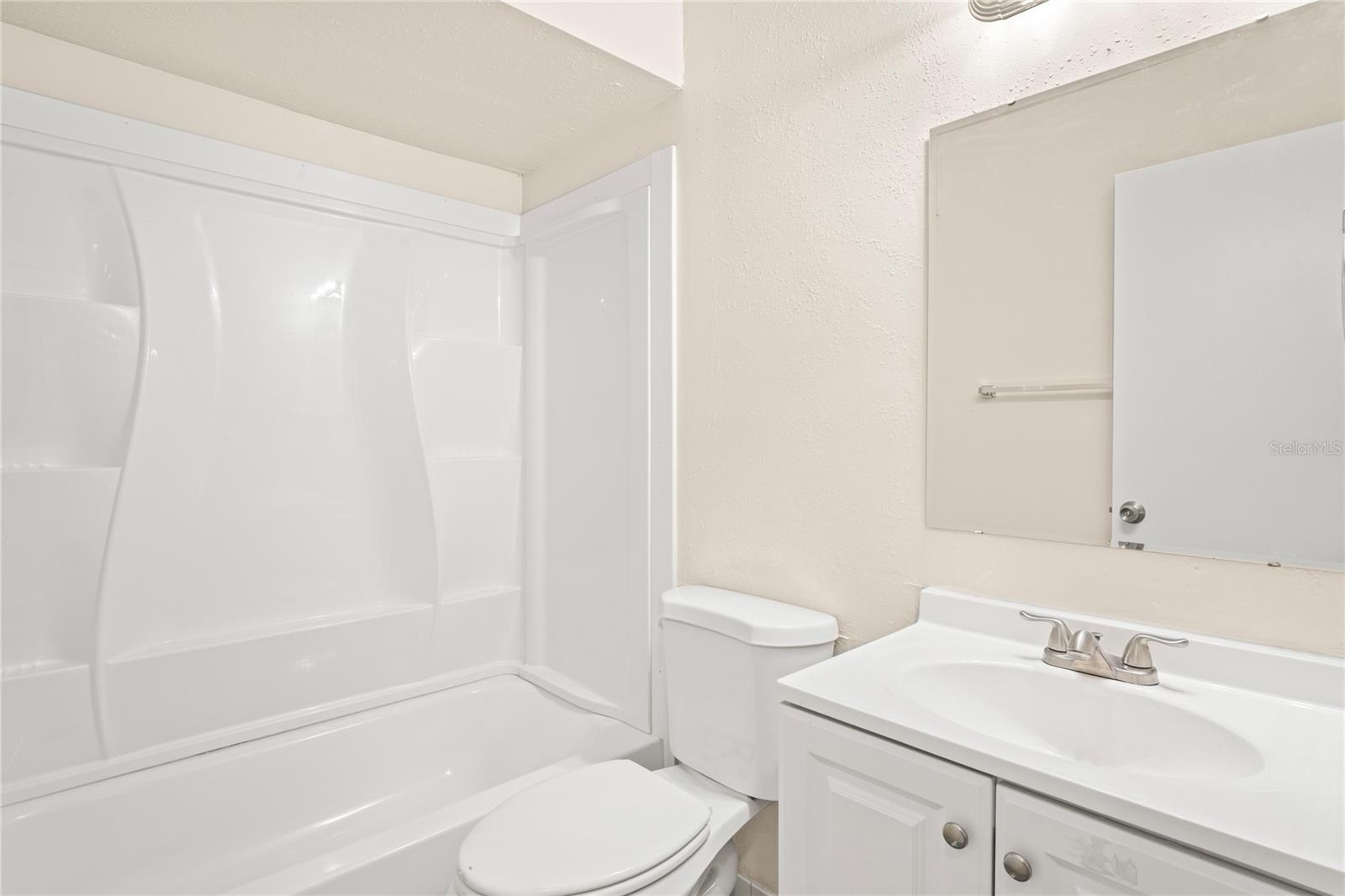 Image 17 of 27 For 2207 Valleybrook Avenue