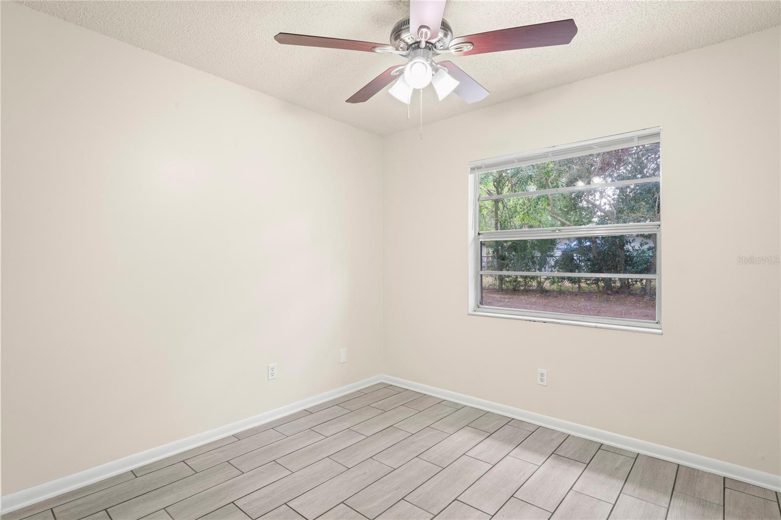 Image 18 of 27 For 2207 Valleybrook Avenue