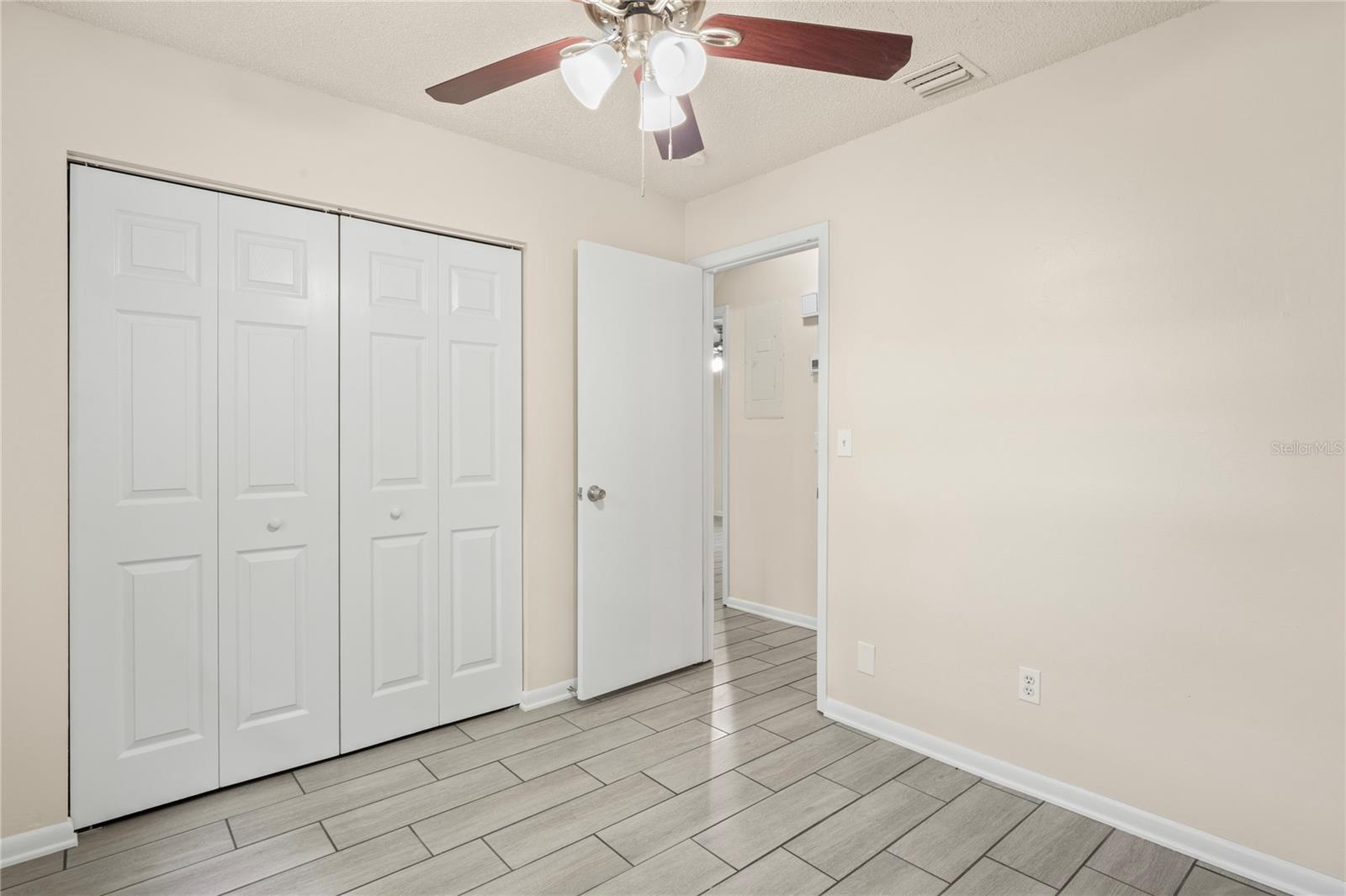 Image 19 of 27 For 2207 Valleybrook Avenue