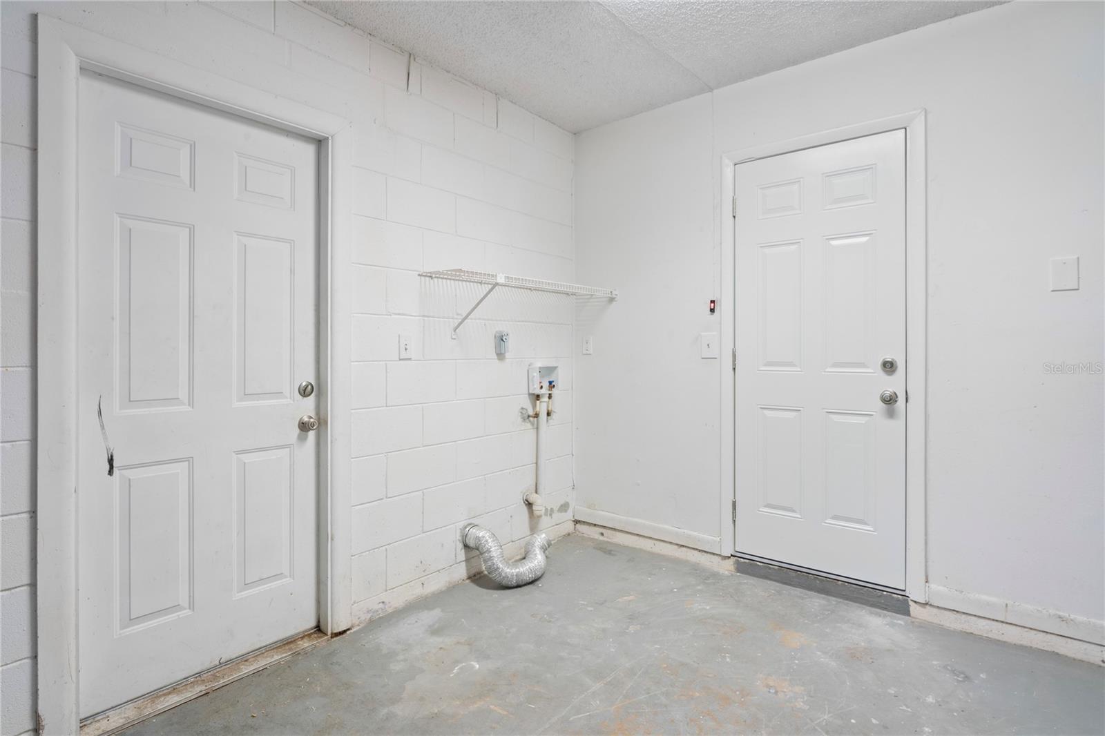 Image 21 of 27 For 2207 Valleybrook Avenue
